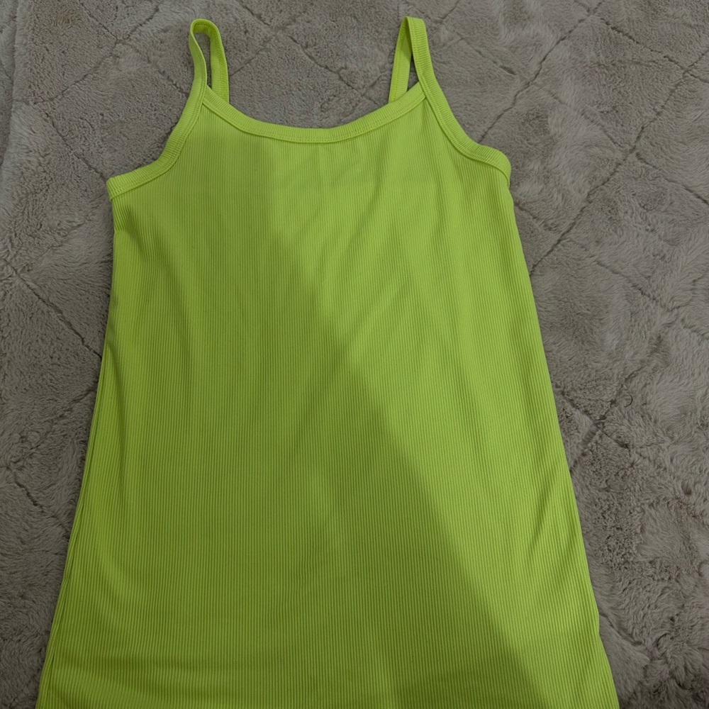 hey loves ! Don’t miss out on this cute neon green tank top